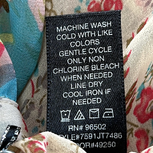 BKE Boutique polyester floral top. Size Small. Good condition. - Picture 3 of 9